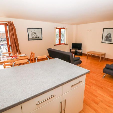 15 Sovereign House Daire Milford Haven Dış mekan fotoğraf