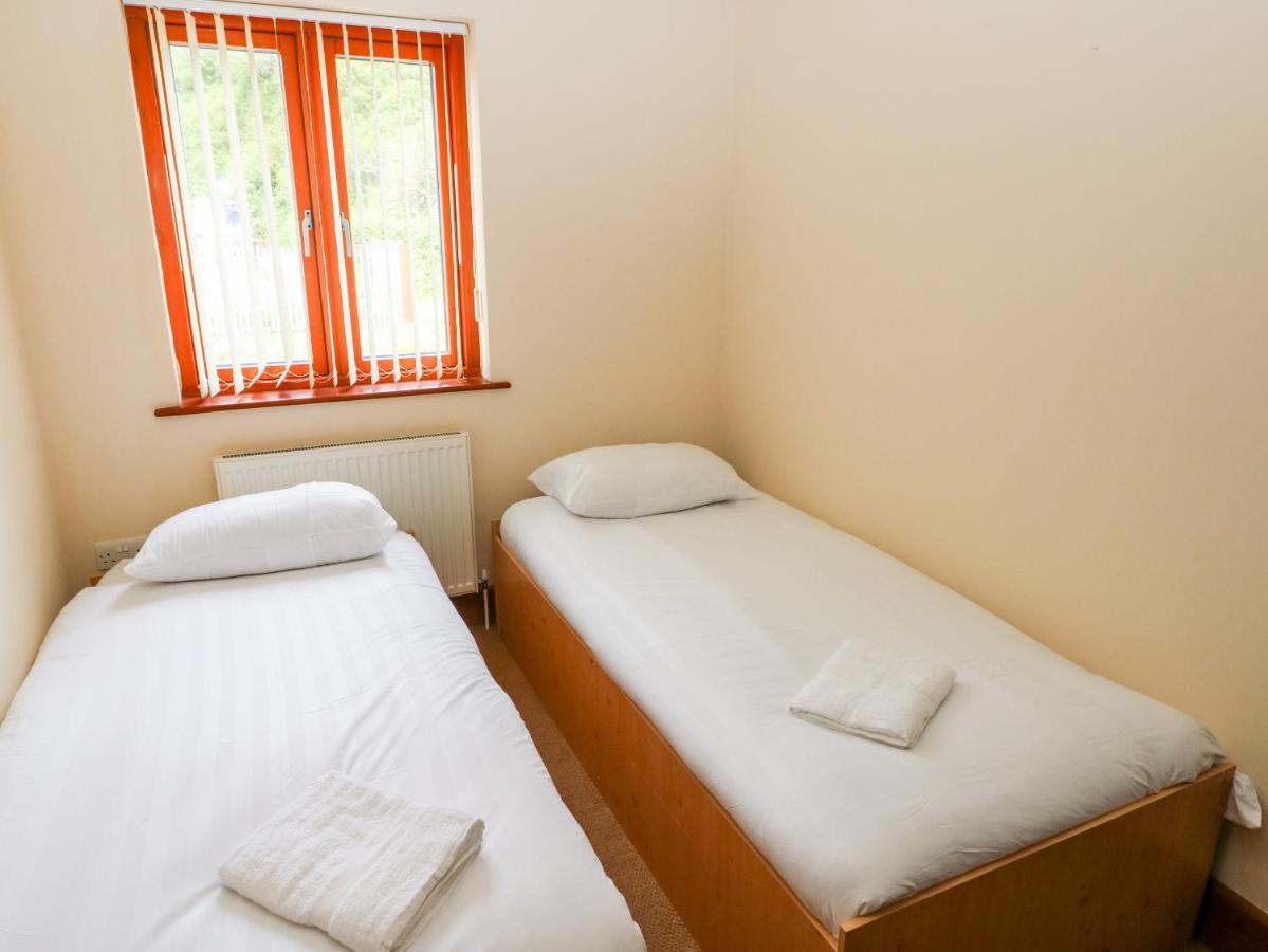 15 Sovereign House Daire Milford Haven Dış mekan fotoğraf