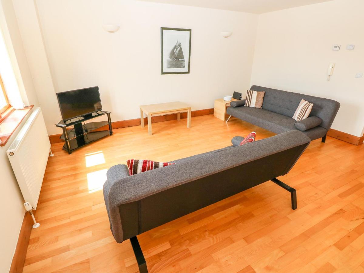 15 Sovereign House Daire Milford Haven Dış mekan fotoğraf