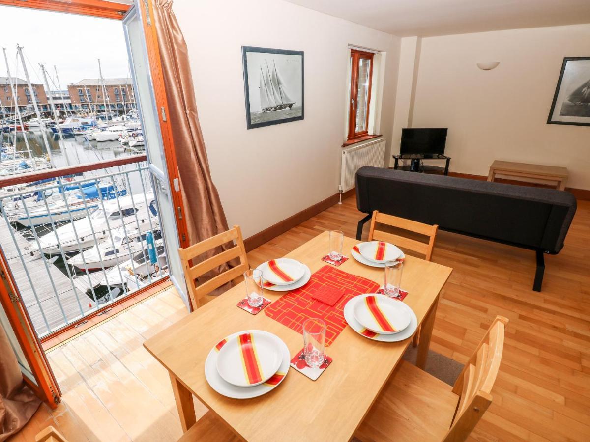 15 Sovereign House Daire Milford Haven Dış mekan fotoğraf