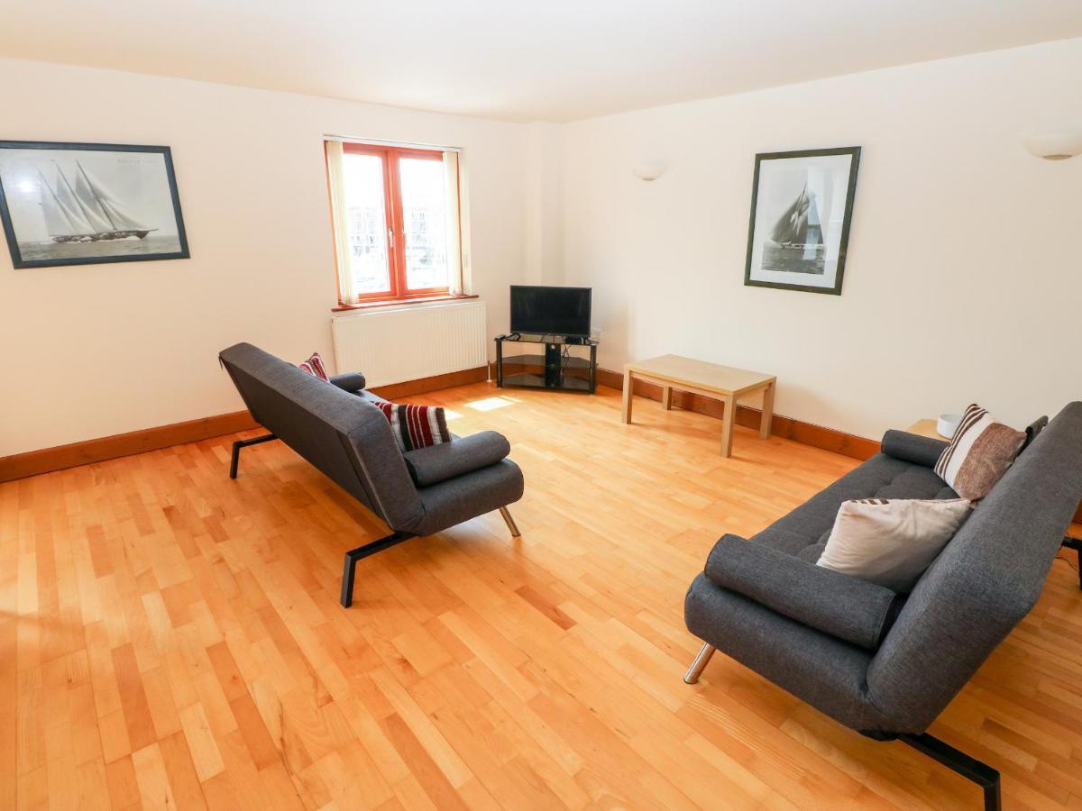 15 Sovereign House Daire Milford Haven Dış mekan fotoğraf