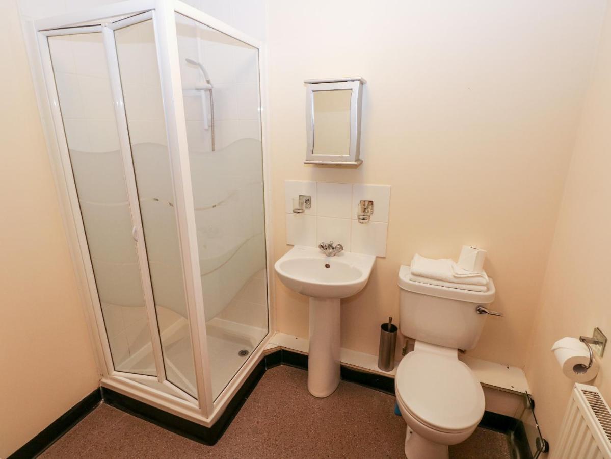 15 Sovereign House Daire Milford Haven Dış mekan fotoğraf